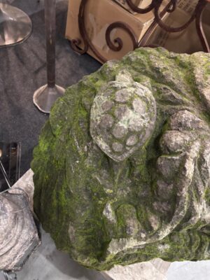 Scultura in Pietra con Tartarughe