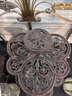 Porta piante in Ghisa