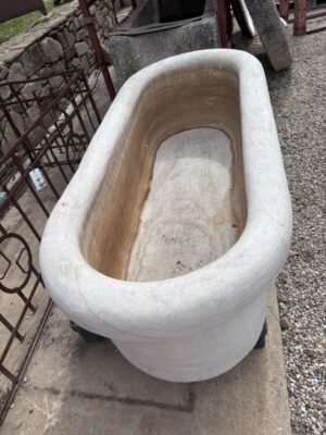 Vasca in Marmo con Anelli