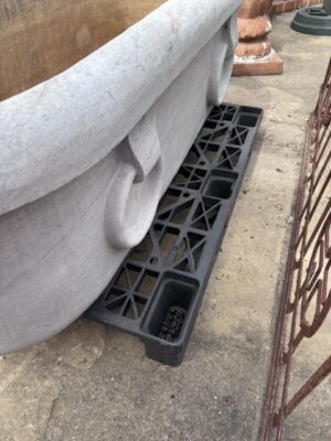 Vasca in Marmo con Anelli