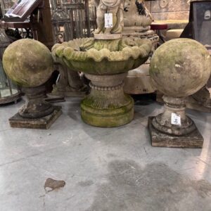 Coppia di Sfere in Pietra