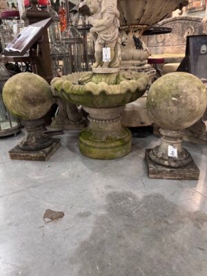 Coppia di Sfere in Pietra