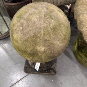 Coppia di Sfere in Pietra