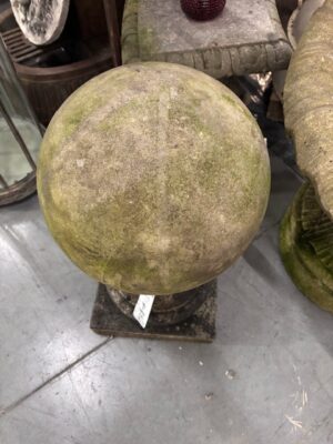 Coppia di Sfere in Pietra