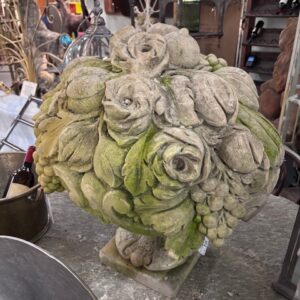 Coppia di Vasi con Fiori e Frutta