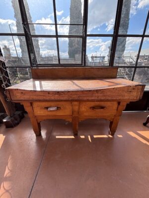 Tavolo da Macellaio Antico con Cassettoni