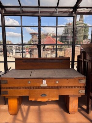 Tavolo da Macellaio con Cassettoni "Natta e Nagot Lille"