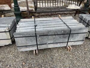 Salini in pietra lavica senza alzata Rifiniti a dx