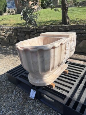 Fontana in Marmo Rosa Portogallo