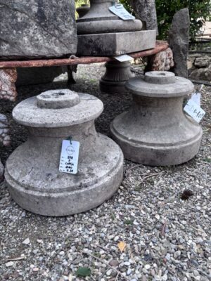 Coppia di Capitelli in Pietra Grandi
