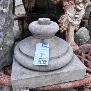 Coppia di Capitelli in Pietra