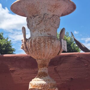 Vasi in Ghisa Bianchi con Manici