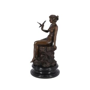 Dama in bronzo con colomba