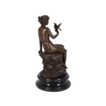 Dama in bronzo con colomba