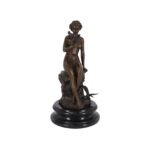 Dama in bronzo con colomba
