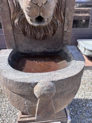 Fontanella con Testa di Leone