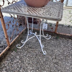 Tavoli in Ferro Bianchi
