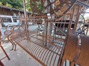 Divanetto finitura ruggine "Walker Texas Ranger"