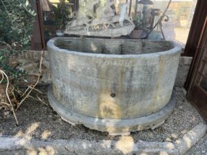 Vasca in Pietra a Parete con Base