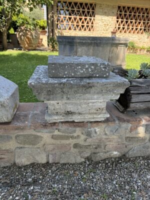 Coppia di Sopra Colonne in Travertino