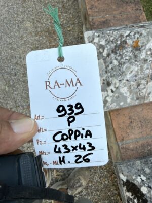 Coppia Sopra colonna a Piramide in Travertino