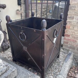 Coppia di Fioriere Grandi in Ferro Pesante